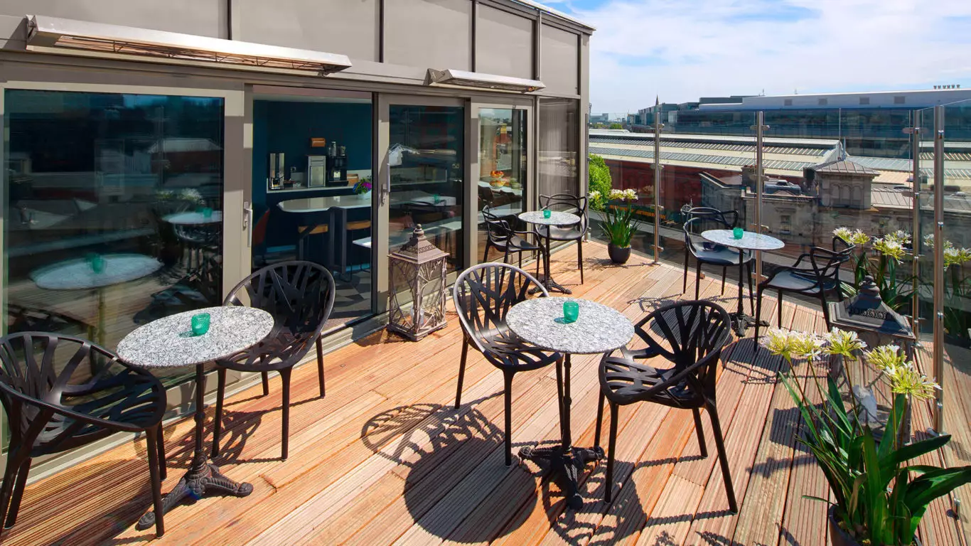 the-address-club-lounge-02